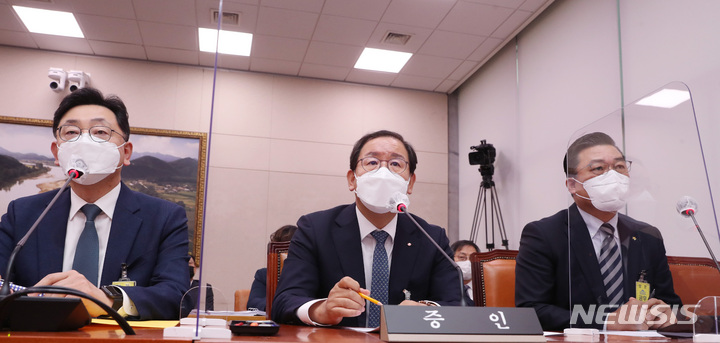 증인 출석한 김낙현-황청용-유상준