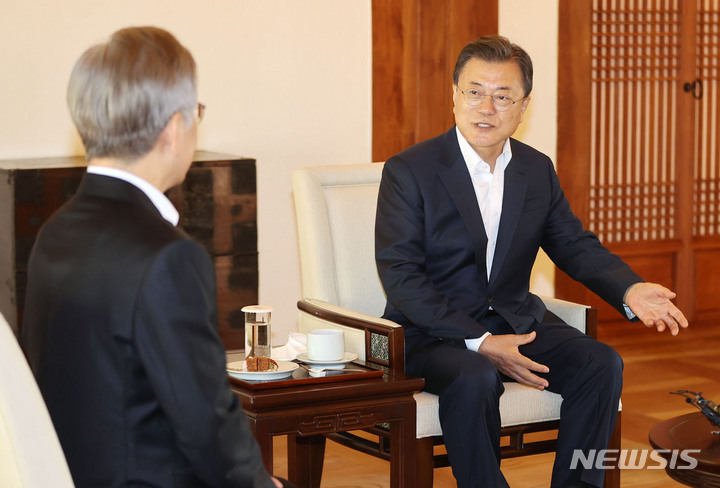 이재명 후보와 차담하는 문재인 대통령