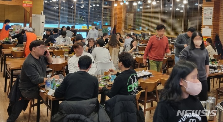 위드코로나에 단체 손님 증가, 자영업자 표정 활짝