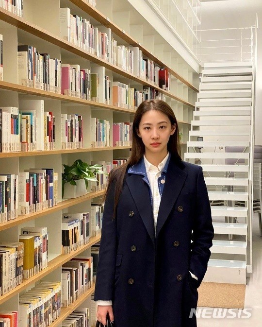 씨스타 다솜, 여성사업가 역할?…책읽는 일상 공개