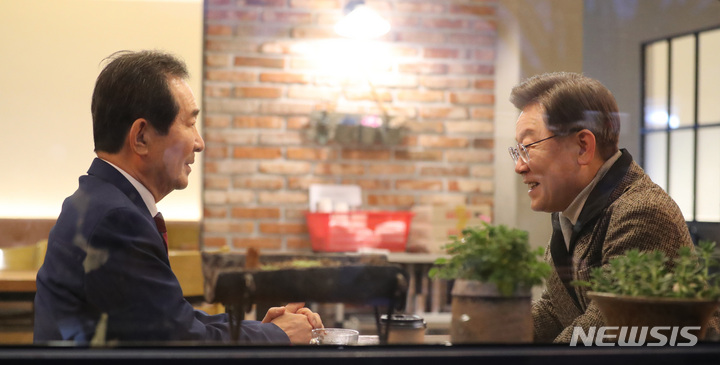 정세균 전 총리와 전주서 만난 이재명 후보