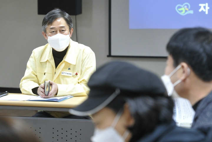 노숙인재활시설 방역상황 점검 방문한 양성일 차관