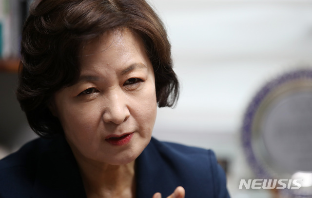 추미애 김건희, 학·경력 속여 피의자 수사 응해야