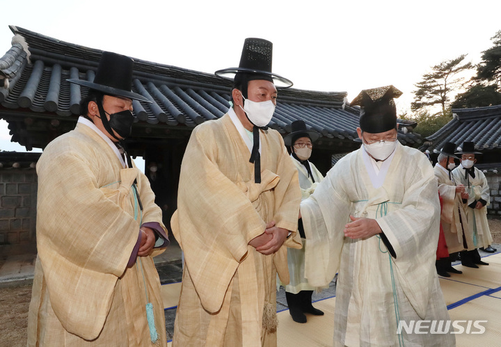 상덕사 참배하는 윤석열 후보