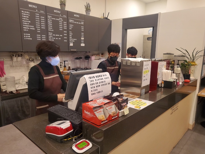 발달장애인 바리스타가 운영한 경기도의회 북카페 아쉬운 영업 종료
