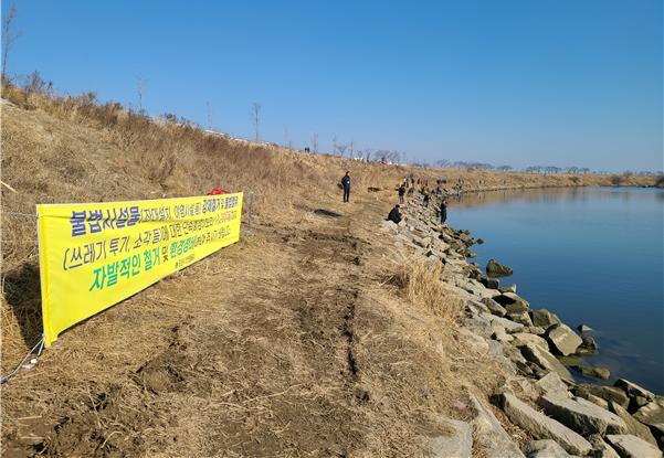 군산시, 만경강 일대 낚시꾼 불법점유물 강제철거