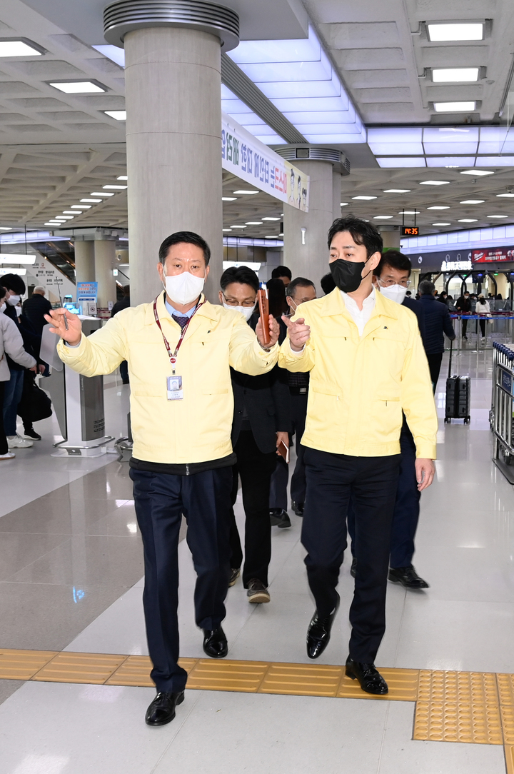 제주공항 현장점검하는 윤형중 한국공항공사 사장