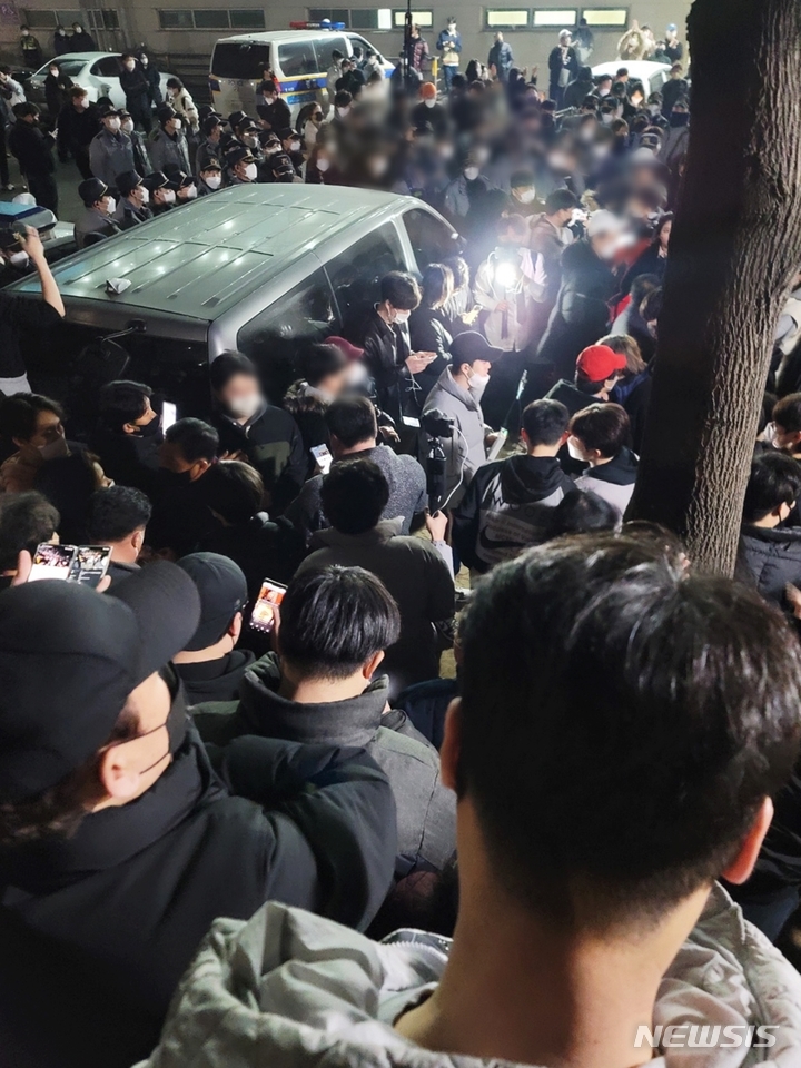인천 삼산체육관서 투표함 이송 두고 대치 ‘소동’