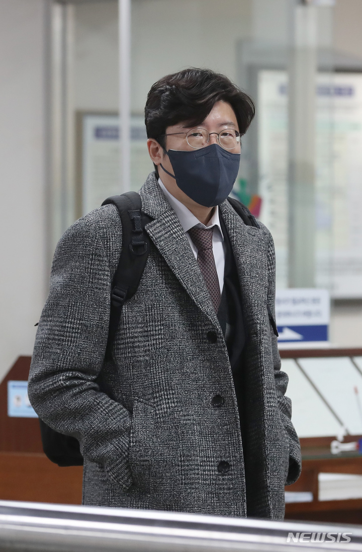 공판 출석하는 이규원 검사