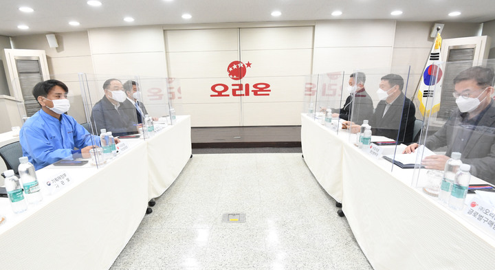 오리온 익산공장 방문한 홍남기 부총리