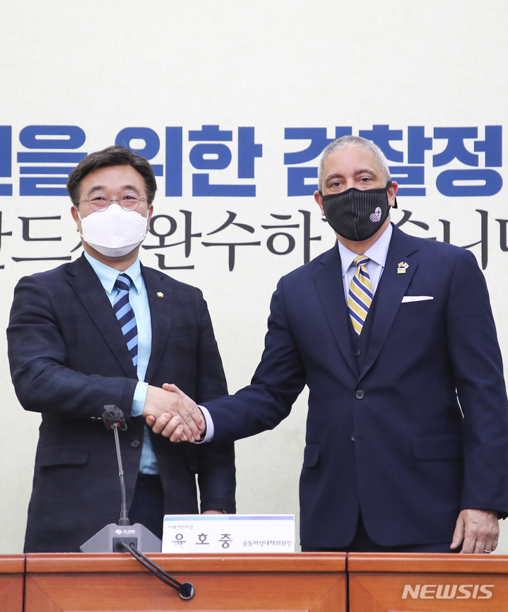 윤호중 민주당 비대위원장과 만난 크리스토퍼 델 코소 주한미국대사대리