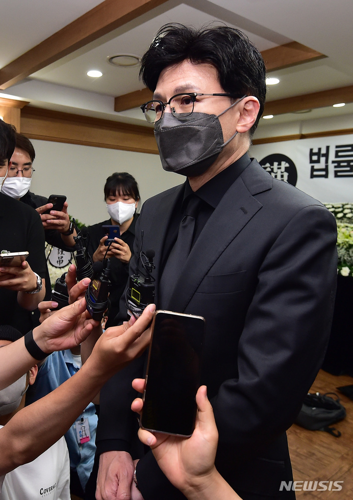 법률사무소 방화참사 희생자 합동분향소 찾은 한동훈 장관