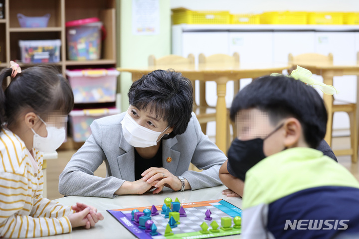 박순애, 취임 후 첫 학교 방문…학업 결손 지속적 보완
