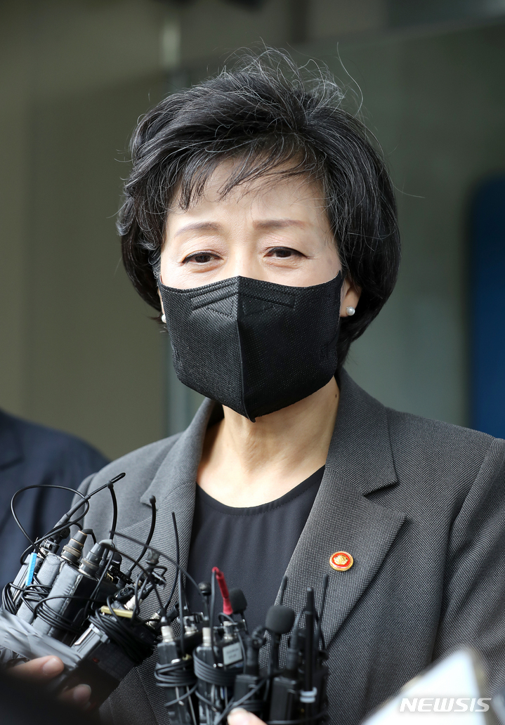 박순애, 취학연령 하향 논란에 각계각층 의견 듣고 사회적 합의 도출할 것 [뉴시스Pic]