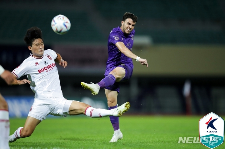 K리그2 안드리고 해트트릭 안양, 부천 4-2 잡고 2위 도약