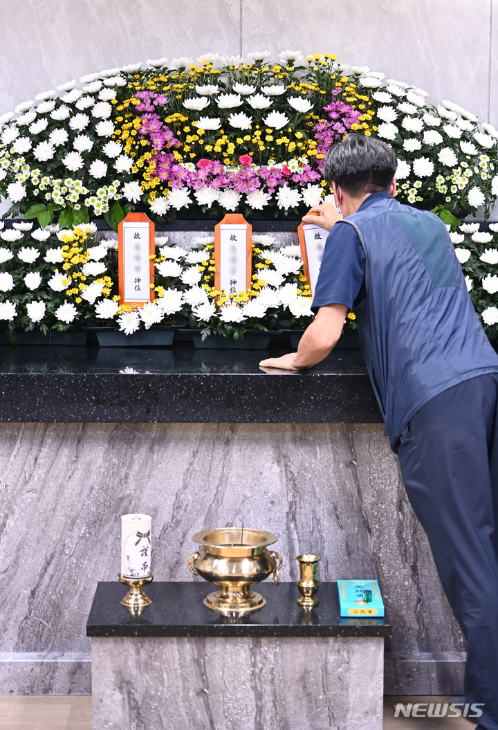 수원 세모녀 사망 사건, 무연고자 절차로 장례
