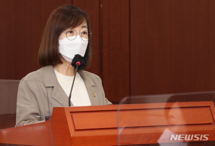 인사말하는 백경란 질병관리청장