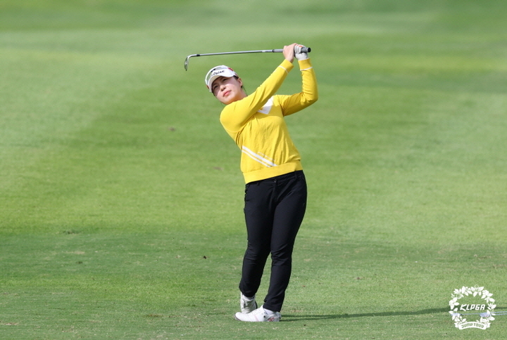 문성미, KLPGA 점프투어 첫 우승…골프 포기까지 생각