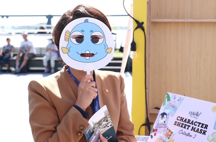 마스크팩 부스 방문한 이영 장관