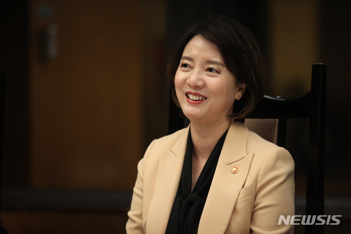 이영, 납품대금연동제 참여 기업과 간담회…법제화 강조