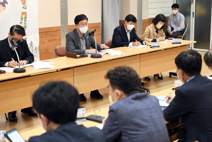 원곡동 현장서 간부회의 이민근 안산시장...“다문화특구 활성화”