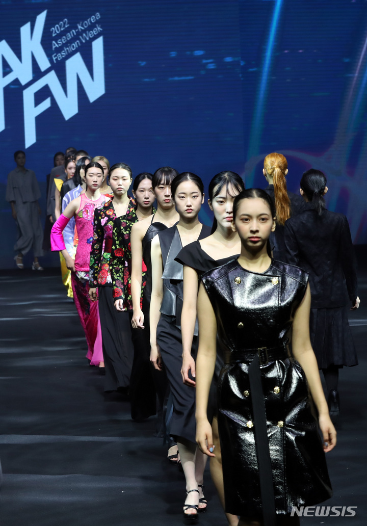 2022 한·아세안 패션위크 부산에서 3년만에 대면 개최 [뉴시스Pic]