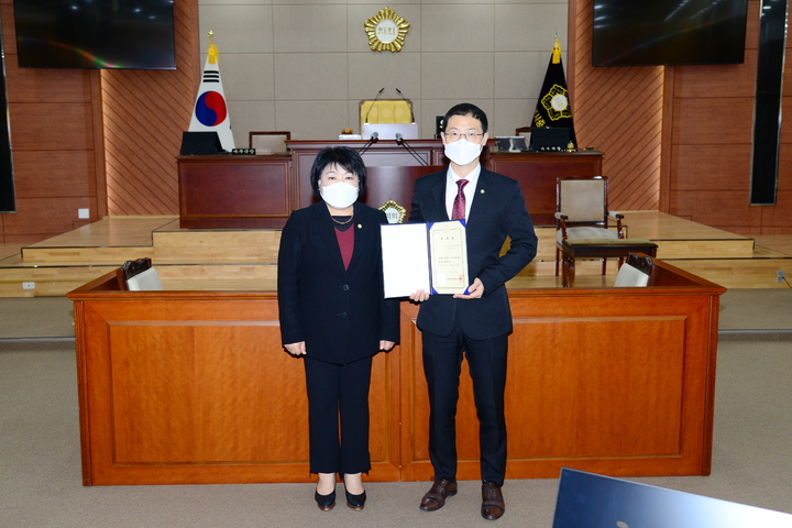 울산 중구의회, 법무법인 더 정성 김상욱 대표 법률고문 위촉
