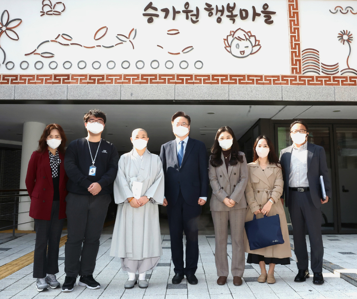 기념촬영 하는 조규홍 장관