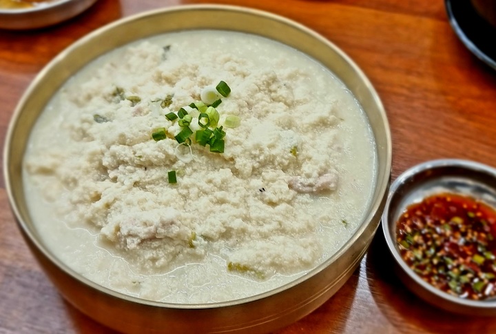 [김정환의 맛볼까]콩국수 잊어라, 돌아온 콩탕…인천 청라 두계면옥