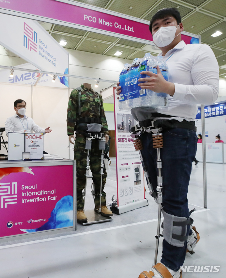 자유자재로 움직이는 외골격 로봇 만나보세요