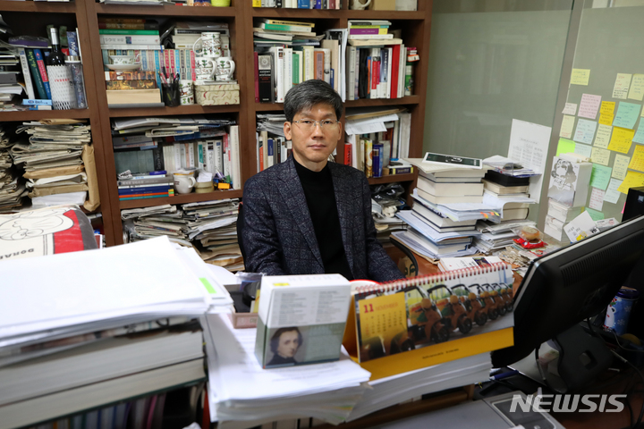 제1회 한국출판편집자상 대상 수상자 이승우 도서출판 길 기획실장