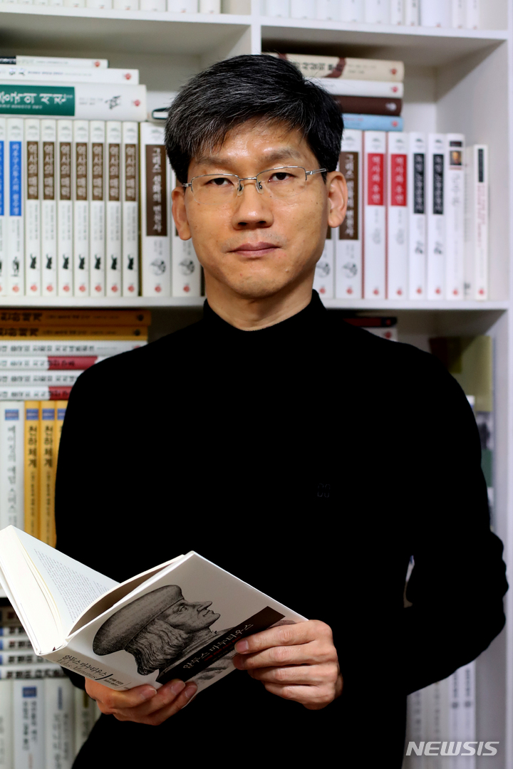 제1회 한국출판편집자상 대상 수상자 이승우 도서출판 길 기획실장