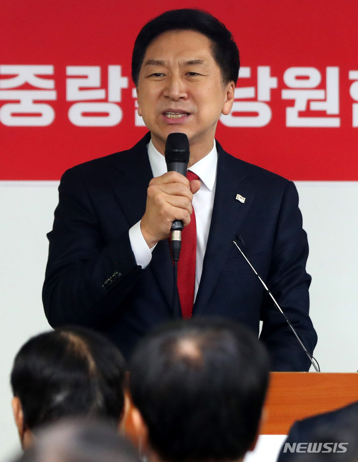 인사말하는 김기현 의원