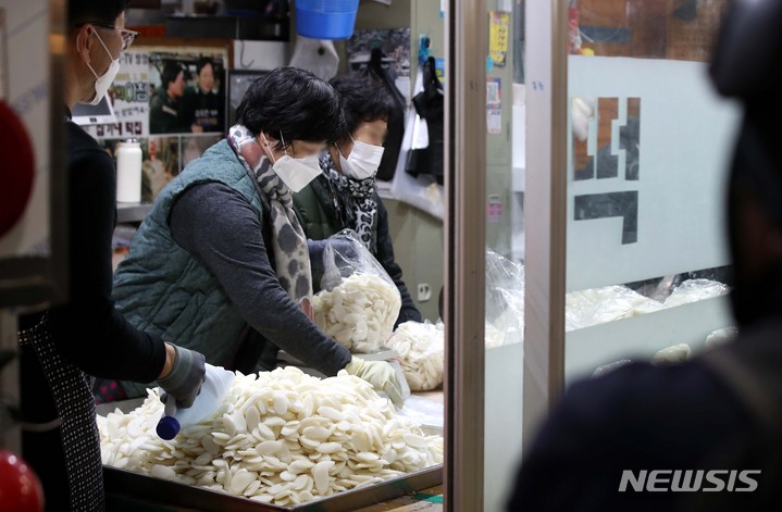 설 한주 앞둔 떡가게, 바쁘다 바빠