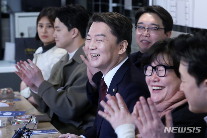 경동시장 청년몰 대표들 만난 안철수