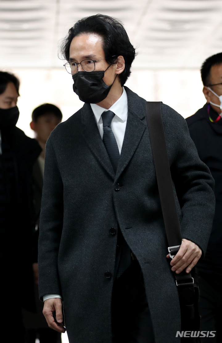 법원 출석하는 조현범 한국타이어 회장
