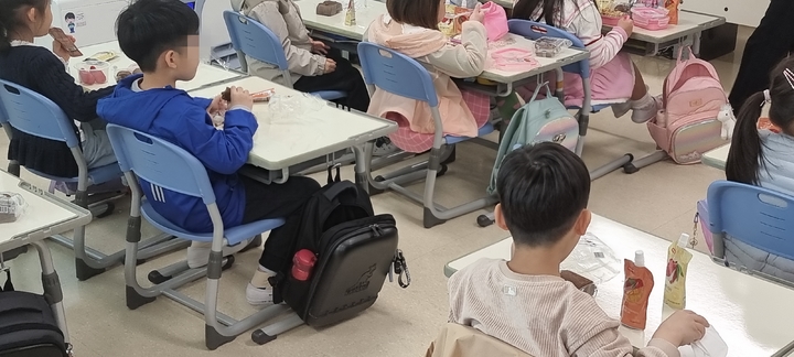 충북학교비정규직 파업…학교 빵·우유, 도시락 대체(종합)