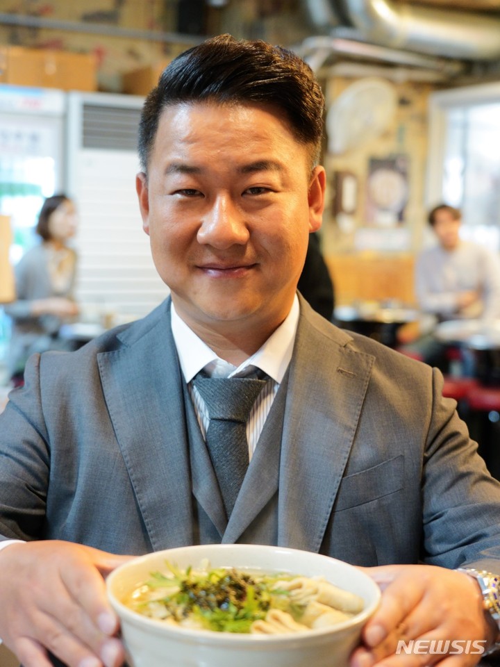 깡우동 뭐기에…수원 작은우동집, 전국 입맛 사로잡다