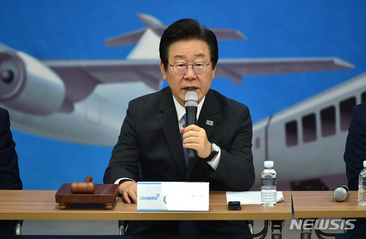 발언하는 이재명 대표