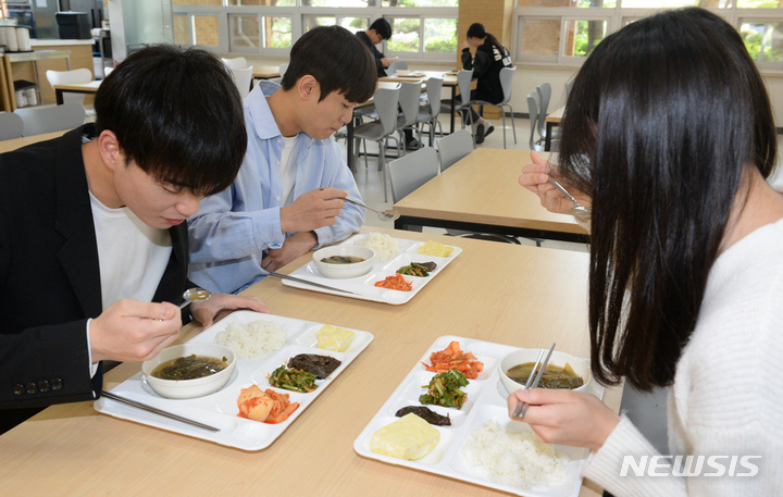 하루 두 끼 먹는 성인 男, 3끼보다 복부비만 21% 높아