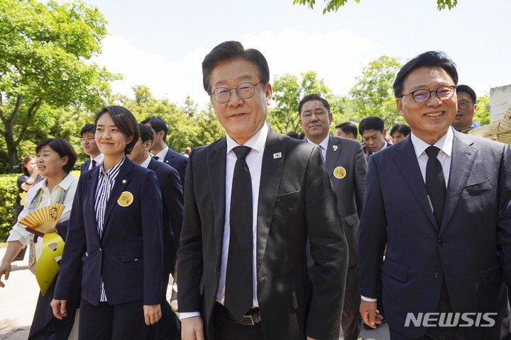 노무현 추도식 참석하는 이재명