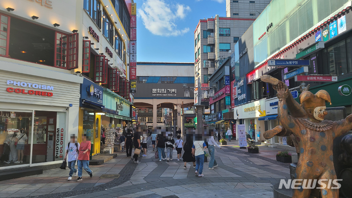 1층 월세 300만원 이하 없어요…노원역 유동인구 늘었지만 곳곳에 공실[르포]