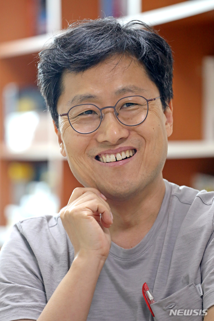 스타 물리학자 김상욱 