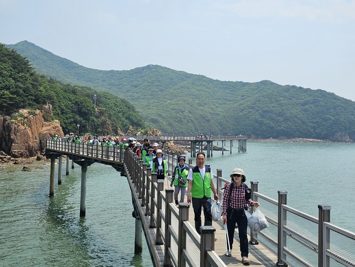 곰두리봉사회, 무의도 환경정화 활동