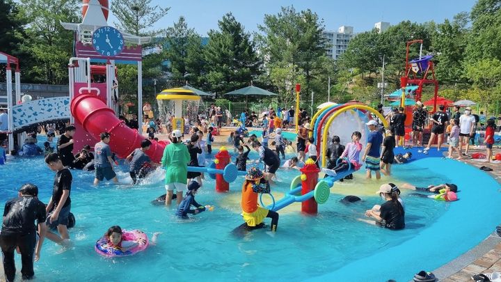 더위 물렀거라…구미시, 물놀이장·분수시설 개장