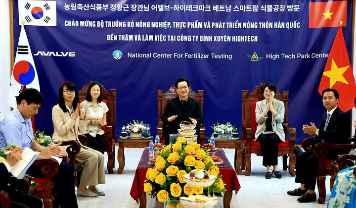 정황근 장관, 베트남 스마트팜 수출기업 방문