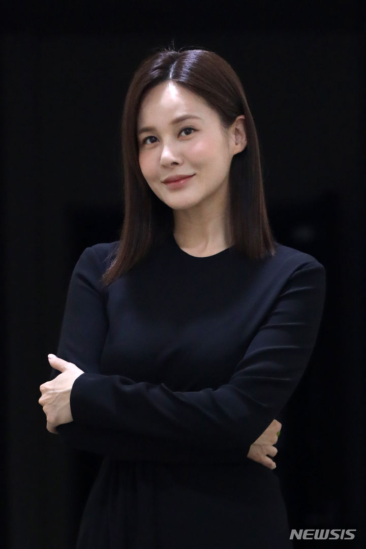 아이비 연극도 엄마·부부 역도 처음 두려웠는데 기립 박수에 깜짝[문화人터뷰]