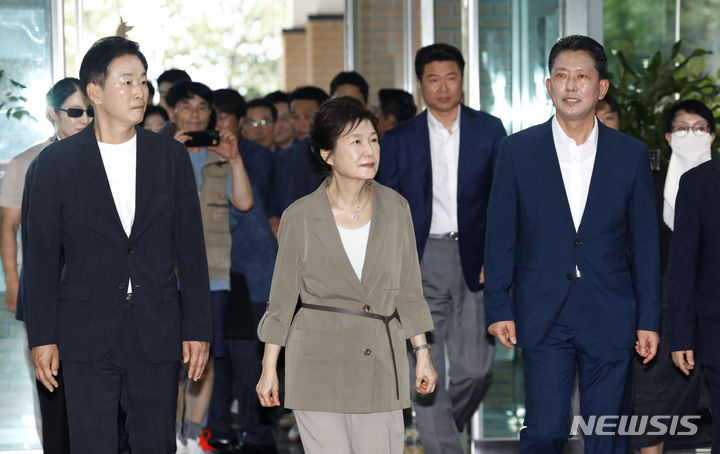 박근혜, 박정희 대통령 민족중흥관 방문