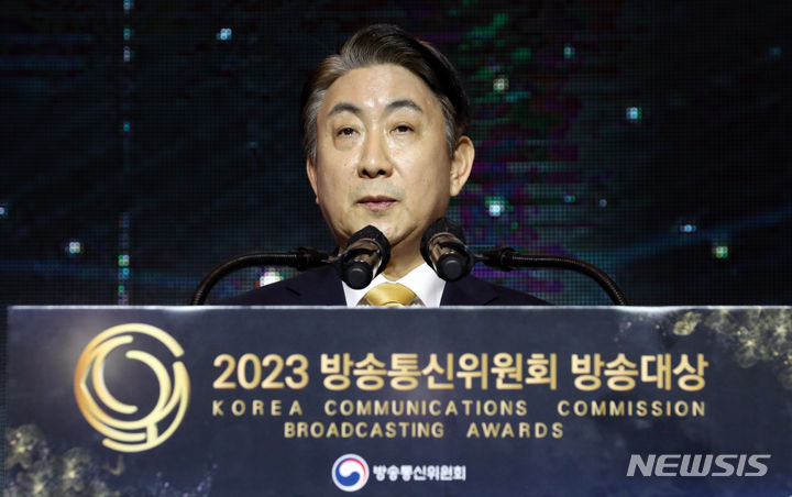 환영사하는 이동관 방송통신위원회 위원장