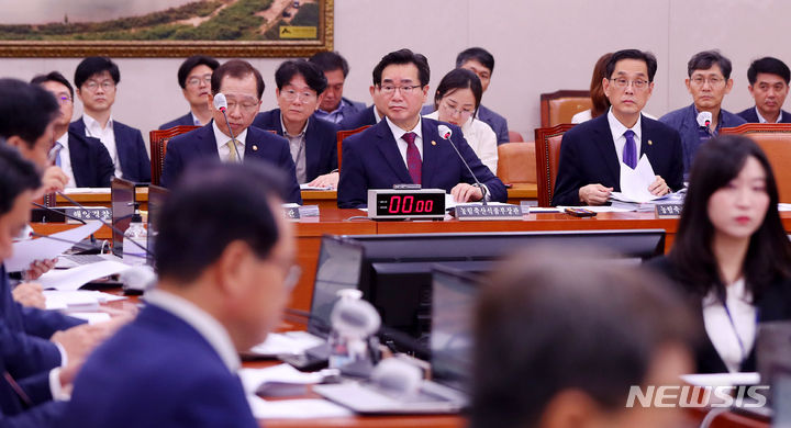 농해수위 출석한 조승환-정황근 장관